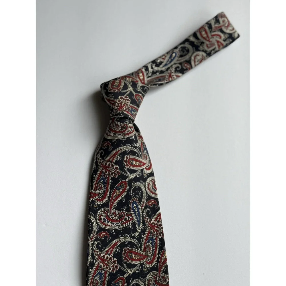 BROOKS BROTHER Maker Men's 100% Silk Neck Tie Blue/Red/Cream Paisley Made in USA